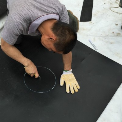 广州HDPE土工膜 防渗膜鱼塘底部刚性柔性防水防渗黑色塑料膜  1平方米图3